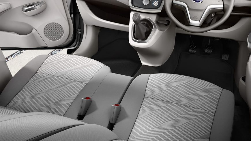 KURSI DEPAN TERHUBUNG